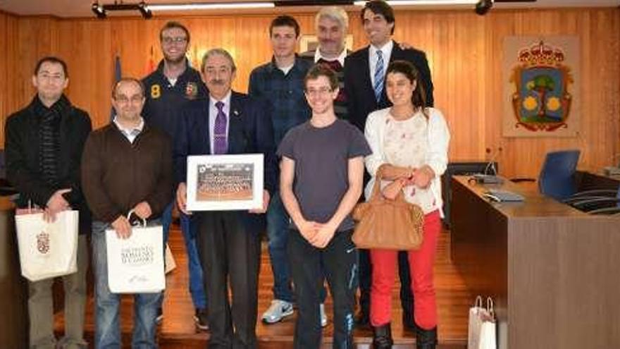 Rivas y Caride, con el Club Baloncesto Cambre. / la opinión