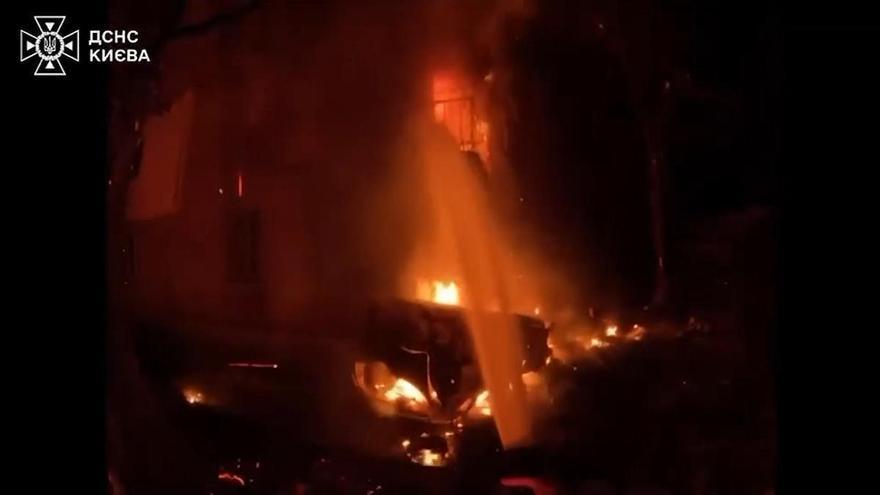 Ucrania responde tras uno de los mayores ataques rusos desde el inicio de la guerra en Kiev
