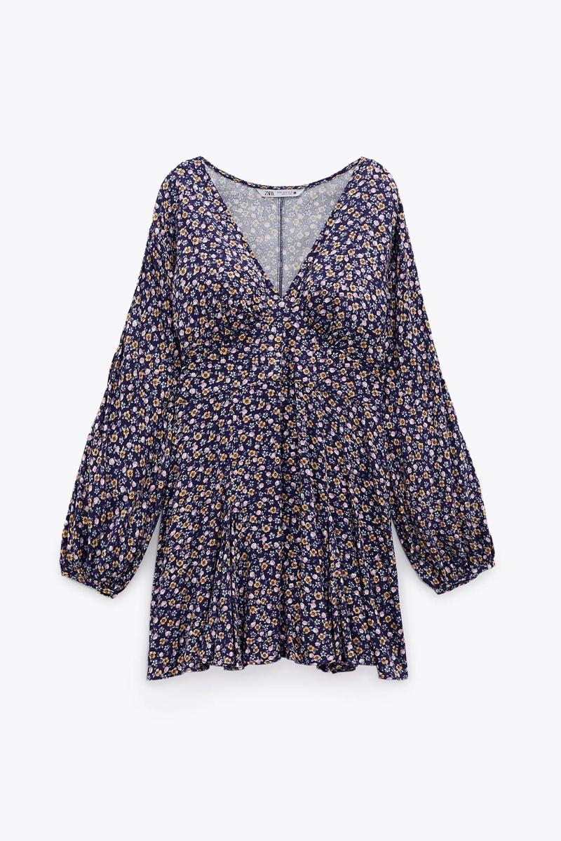 Vestido corto estampado, de Zara (29,95 euros)