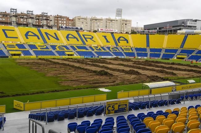 PREPARANDO EL CESPED PARA LA PROXIMA TEMPORADA