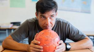 Genaro Llagaria, maestro de primaria del IE La Mina y entrenador de club de fútbol sala de la escuela.