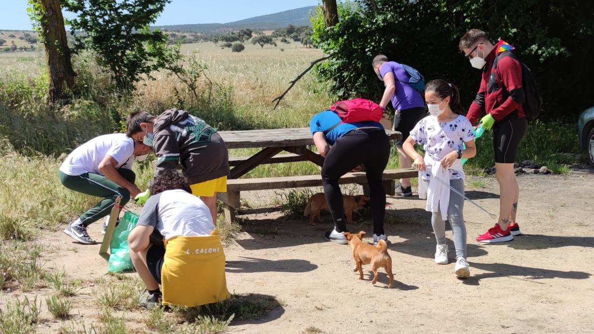 Integrantes de la asociación de Achikitú participan en una actividad.