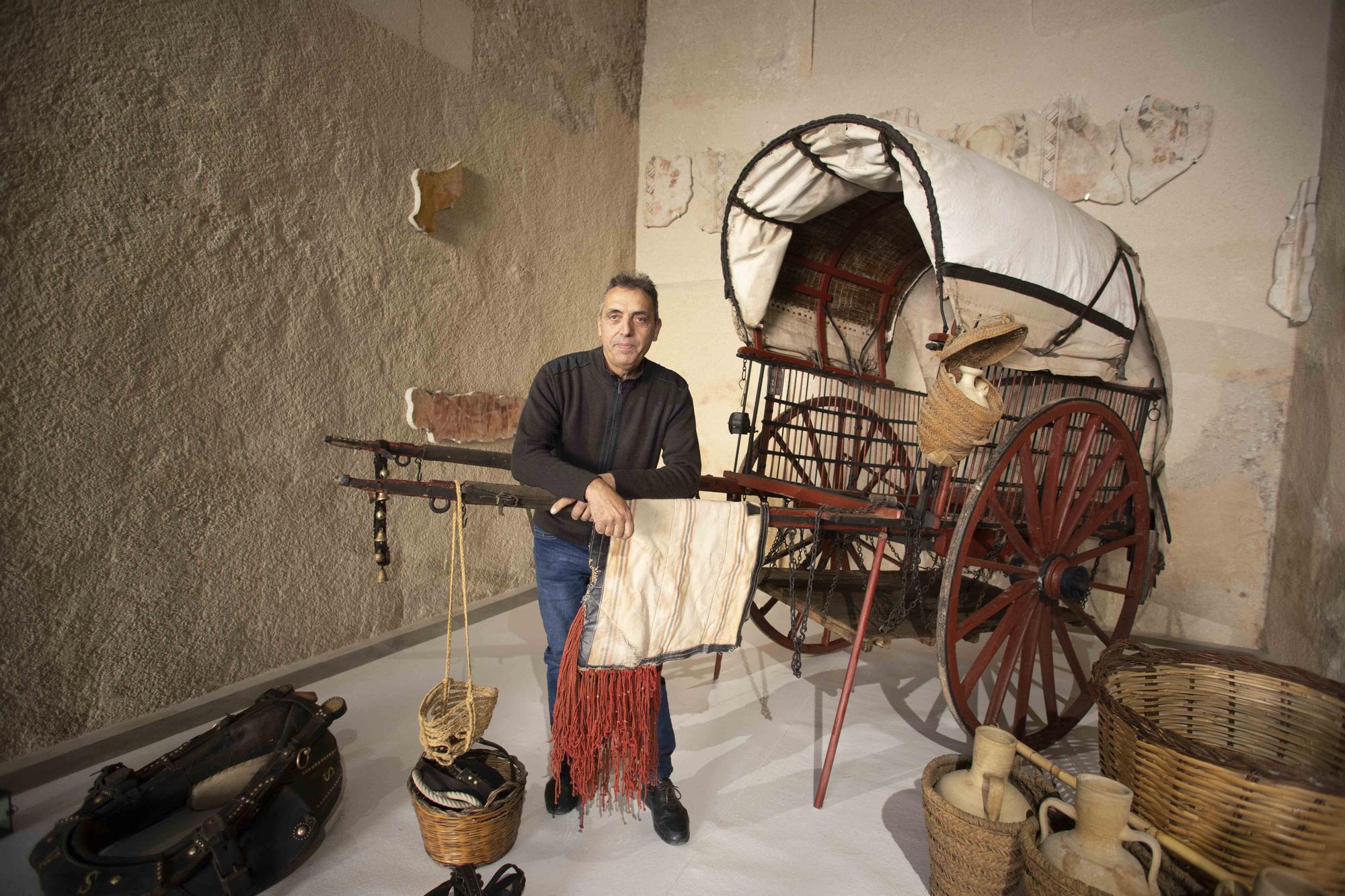 "Estimar els objectes": la colección etnológica de "Botifarra" se exhibe en Xàtiva