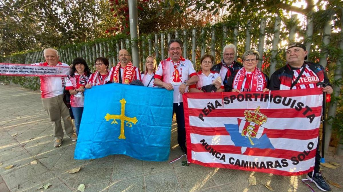 Por la izquierda, Ramón Fernández, Arancha Santiago, Flor Fernández, Raúl Fulgueiras, Mari Sánchez, Herminio Martín, Paquita Bedia, Menotti Santiago, Martina Gil y Benjamín Castaño, ayer, en Almería. | Á. C.