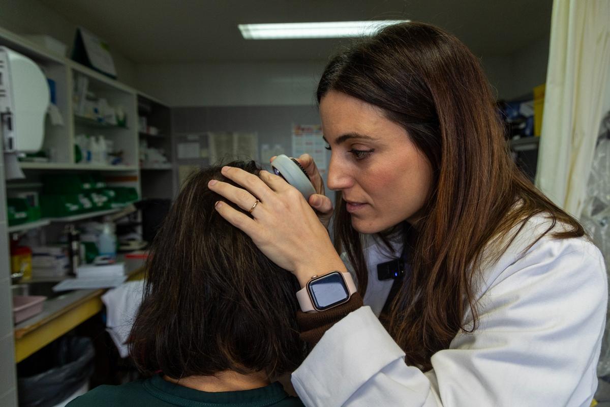 Una de cada cuatro jóvenes sufre excesiva caída del cabello y los peinados tirantes son una de las causas n Una de cada cuatro jóvenes sufre excesiva caída del cabello y los peinados tirantes son una de las causas n