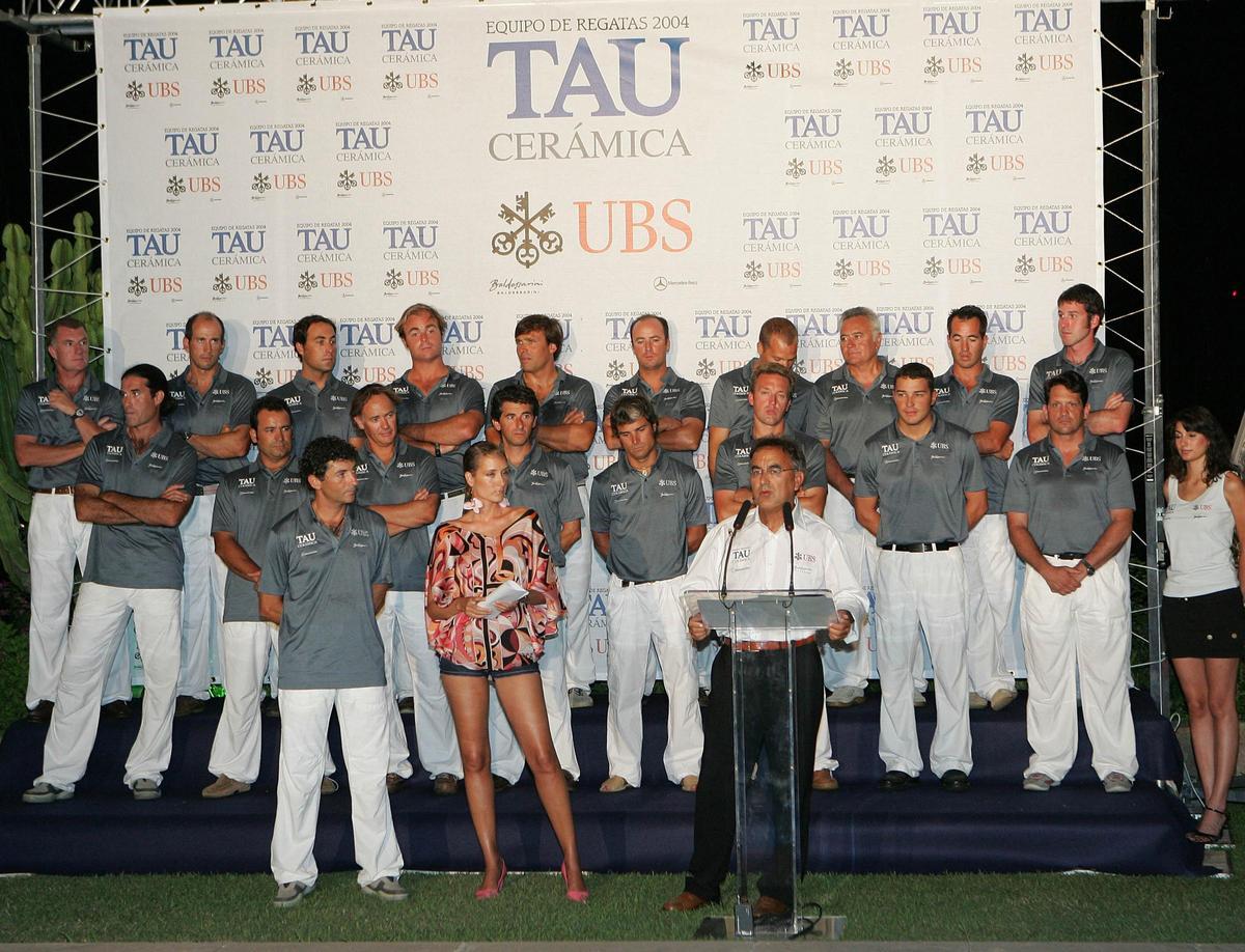 Manolo Llopis, en la presentacion del equipo de regatas Tau Cerámica-IBS de Vela en 2004.