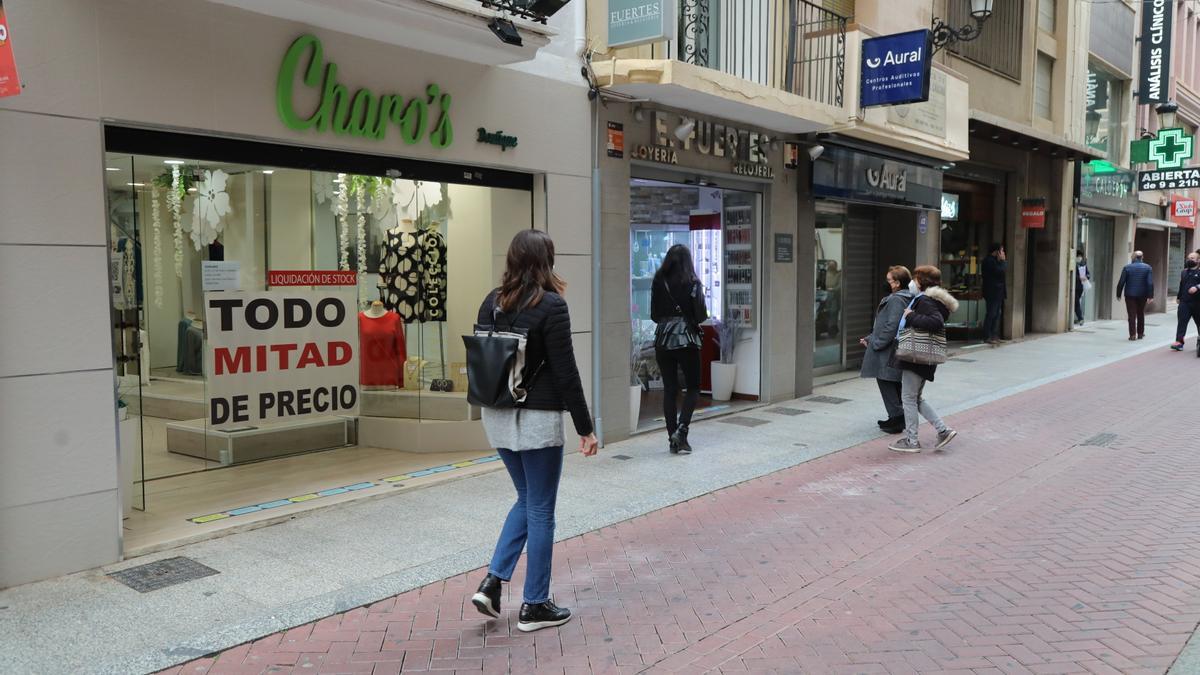 Imagen de archivo de comercios en la calle Colón de Castelló.