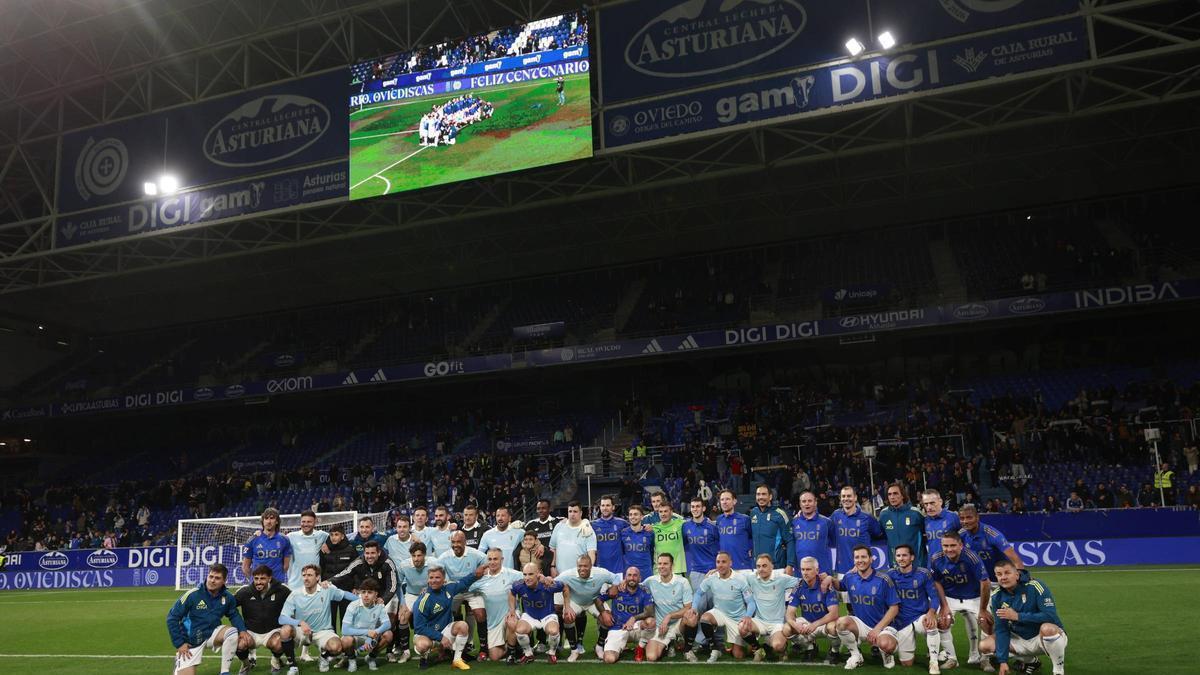Las leyendas vuelven al Tartiere: así se vivió en el césped el emotivo partido del centenario del Oviedo