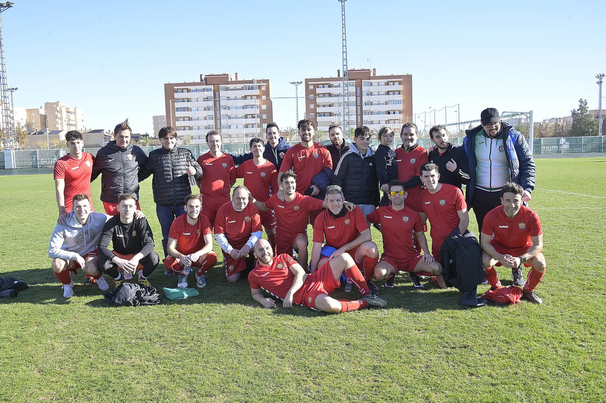 Partido de futbol benefico populares informadores
