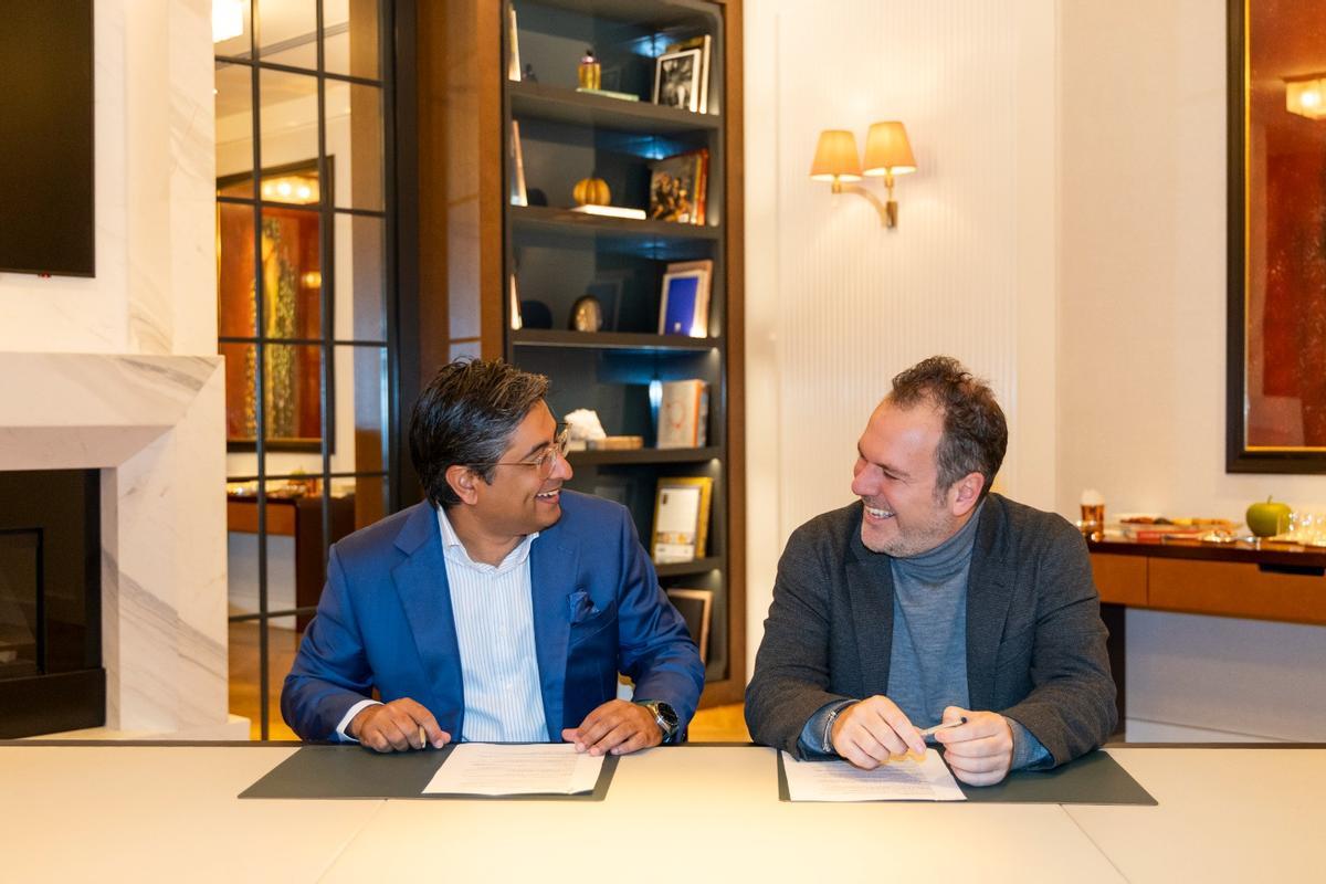 De izq a dcha Dhiraj Chhabria, Presidente y Ceo de Fund Grube, y Gabriele Zaretti, Ceo de Perfumerias Júlia