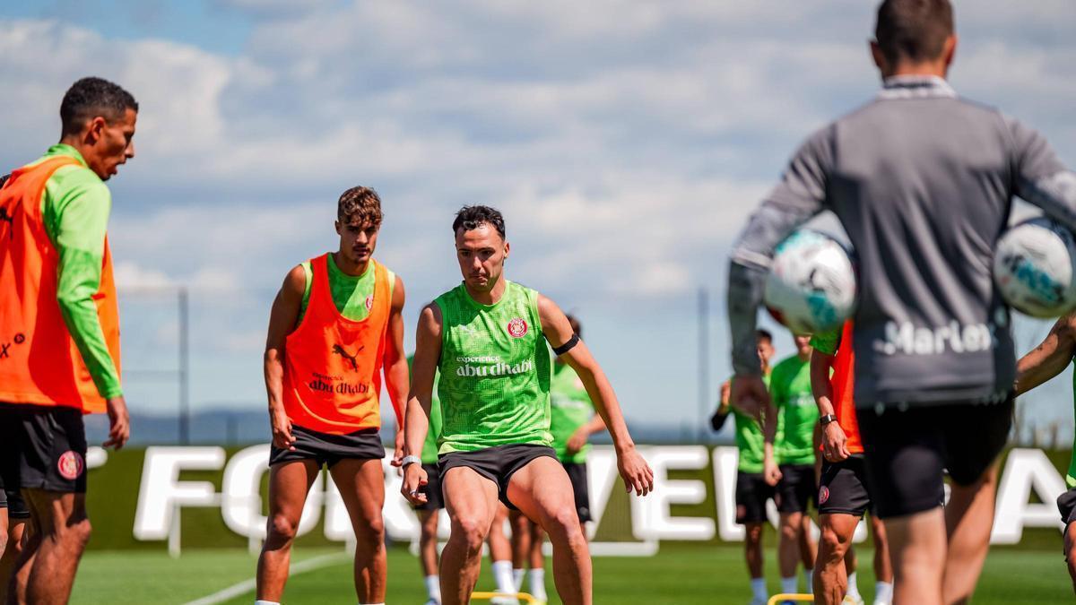 Arnau, Hugo Rincón i Ounahi en l’entrenament a Vilablareix, previ al duel d’avui contra l’Atlètic de Madrid