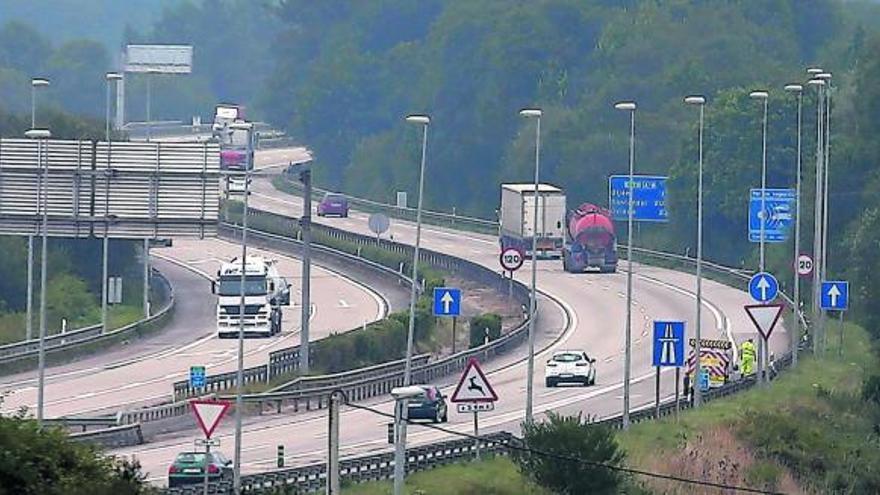 Tráfico denso en la autopista «Y» a la altura de Tabaza.