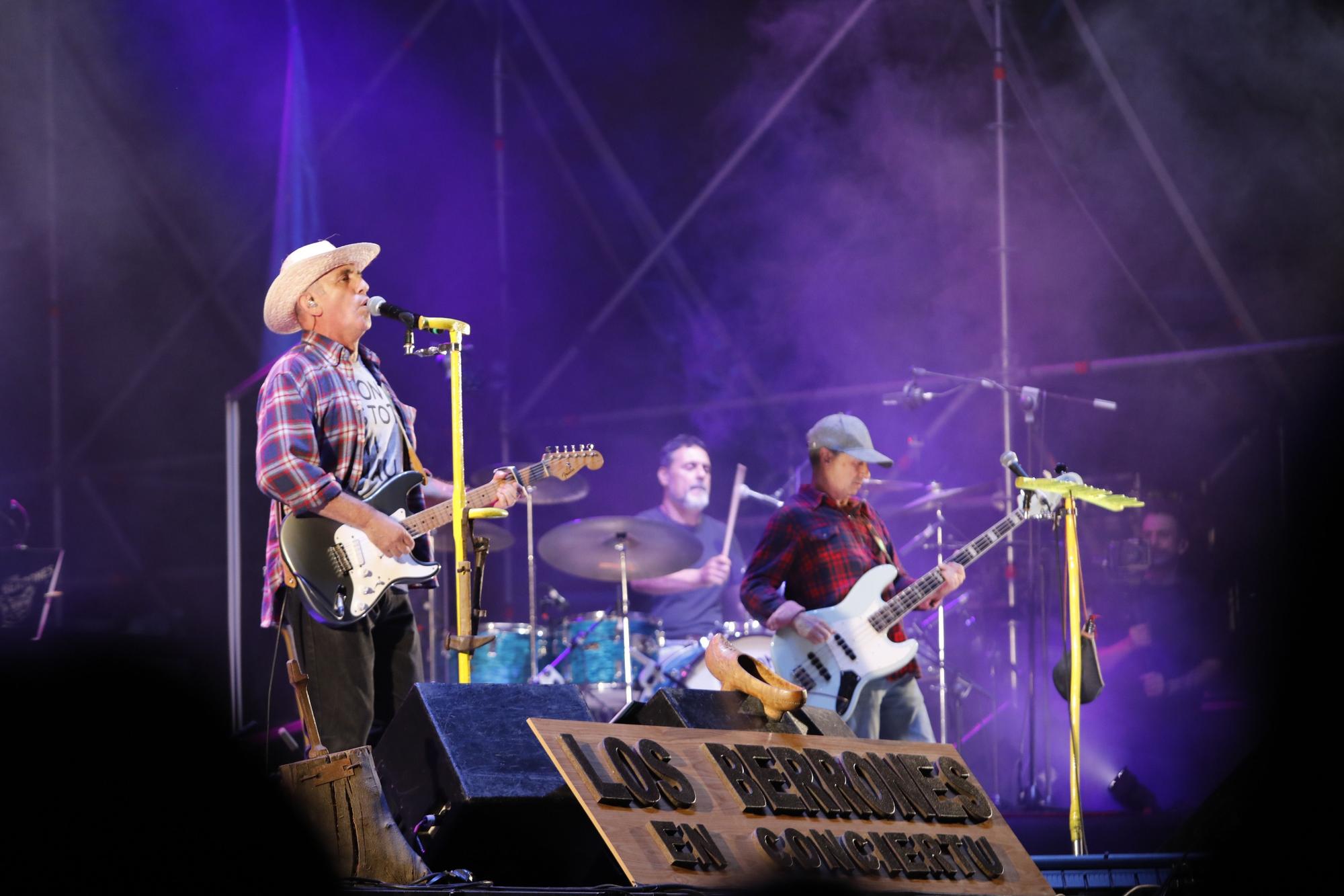 En imágenes: Concierto de "Los Berrones" en la playa de Poniente