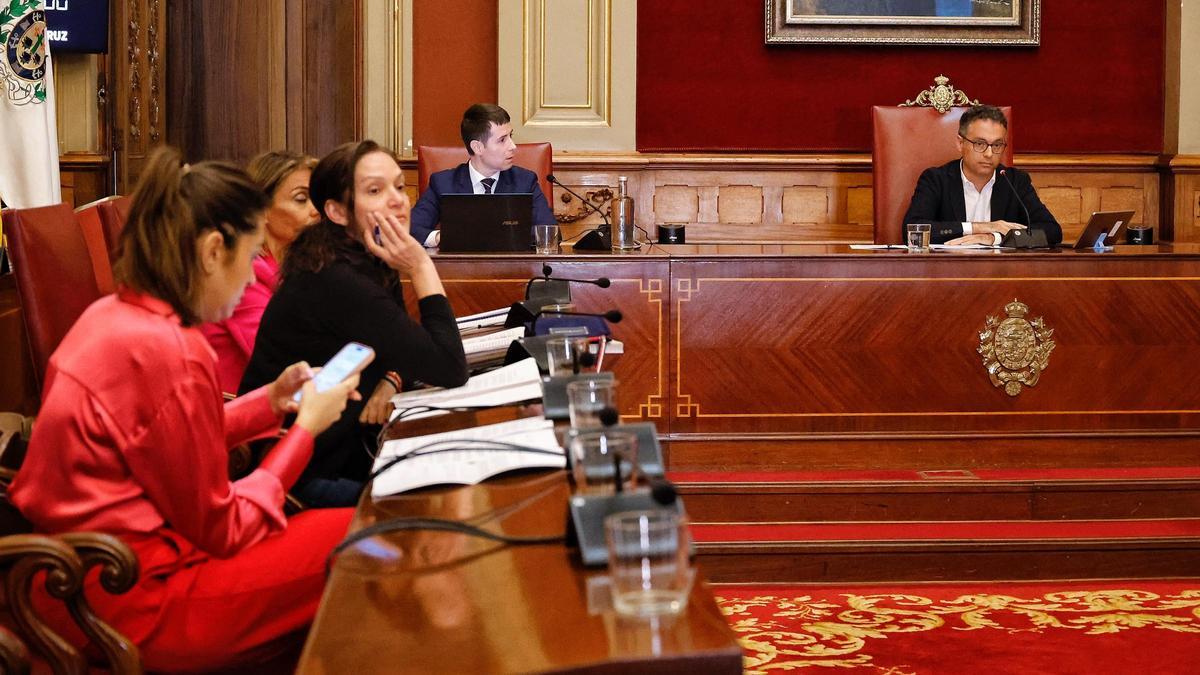 Un momento de la Comisión de Control celebrada ayer.