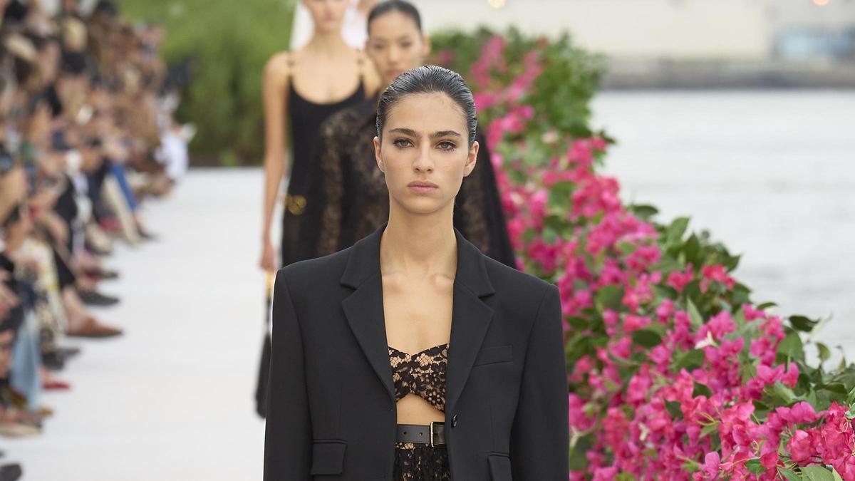 El vestido corto efecto piernas más largas existe, es precioso y favorece a todas