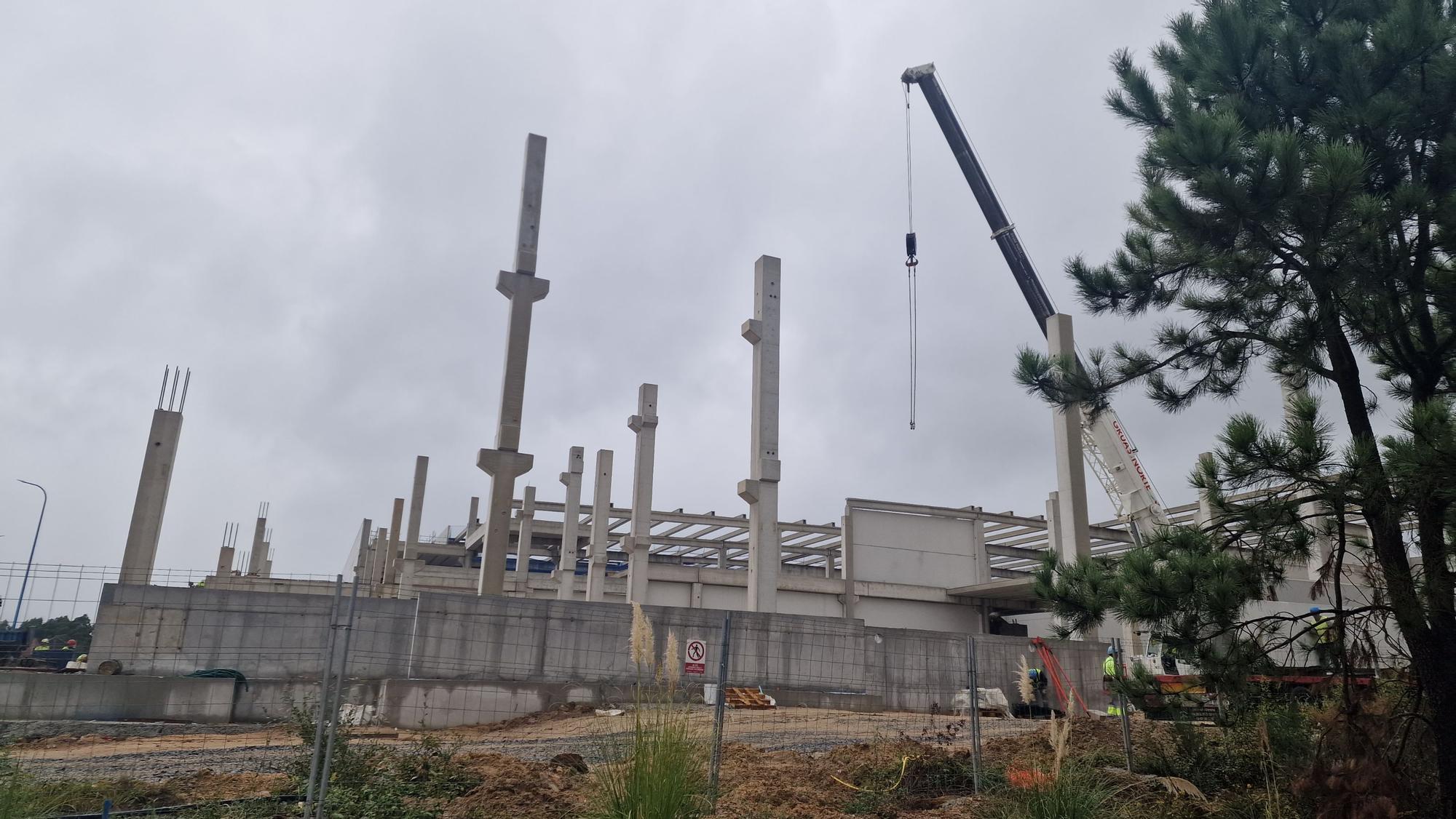 Obras de construcción de la megaplanta de Conservas Cerqueira, en el polígono industrial de Té (Rianxo).