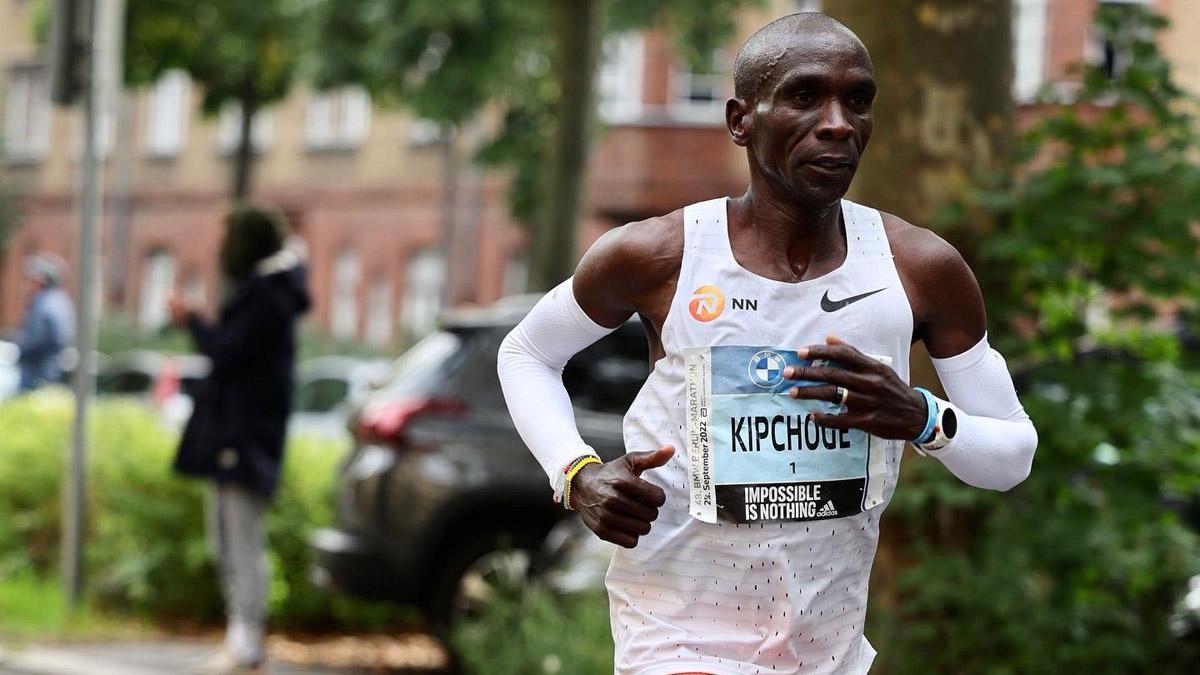 Kipchoge, durante el maratón