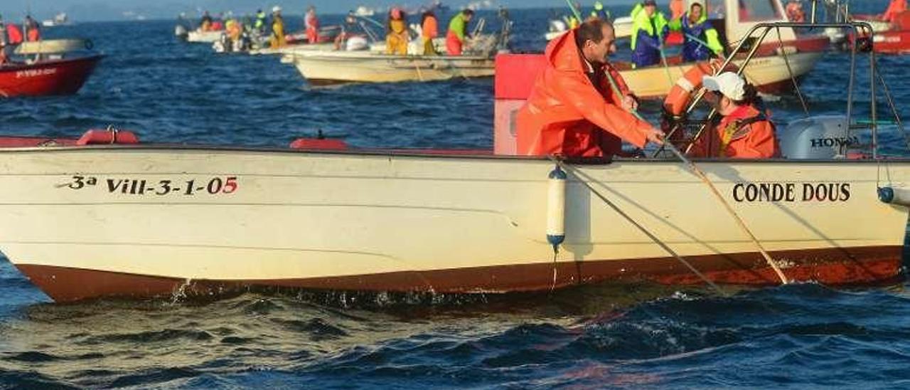 Libre marisqueo en Os Lombos do Ulla. // Noé Parga