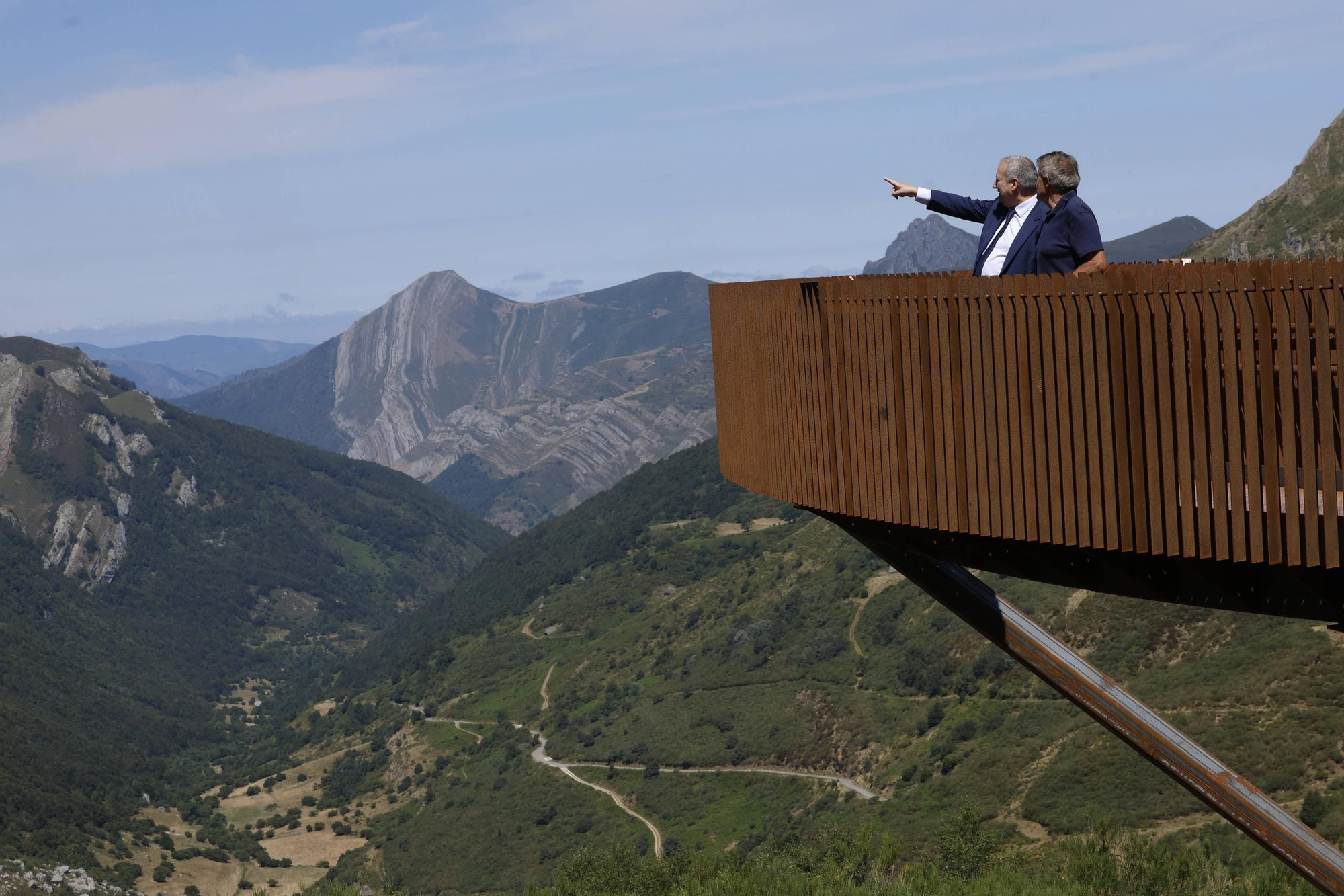 Así fue la visita del ministro Jordi Hereu al mirador de La Farrapona