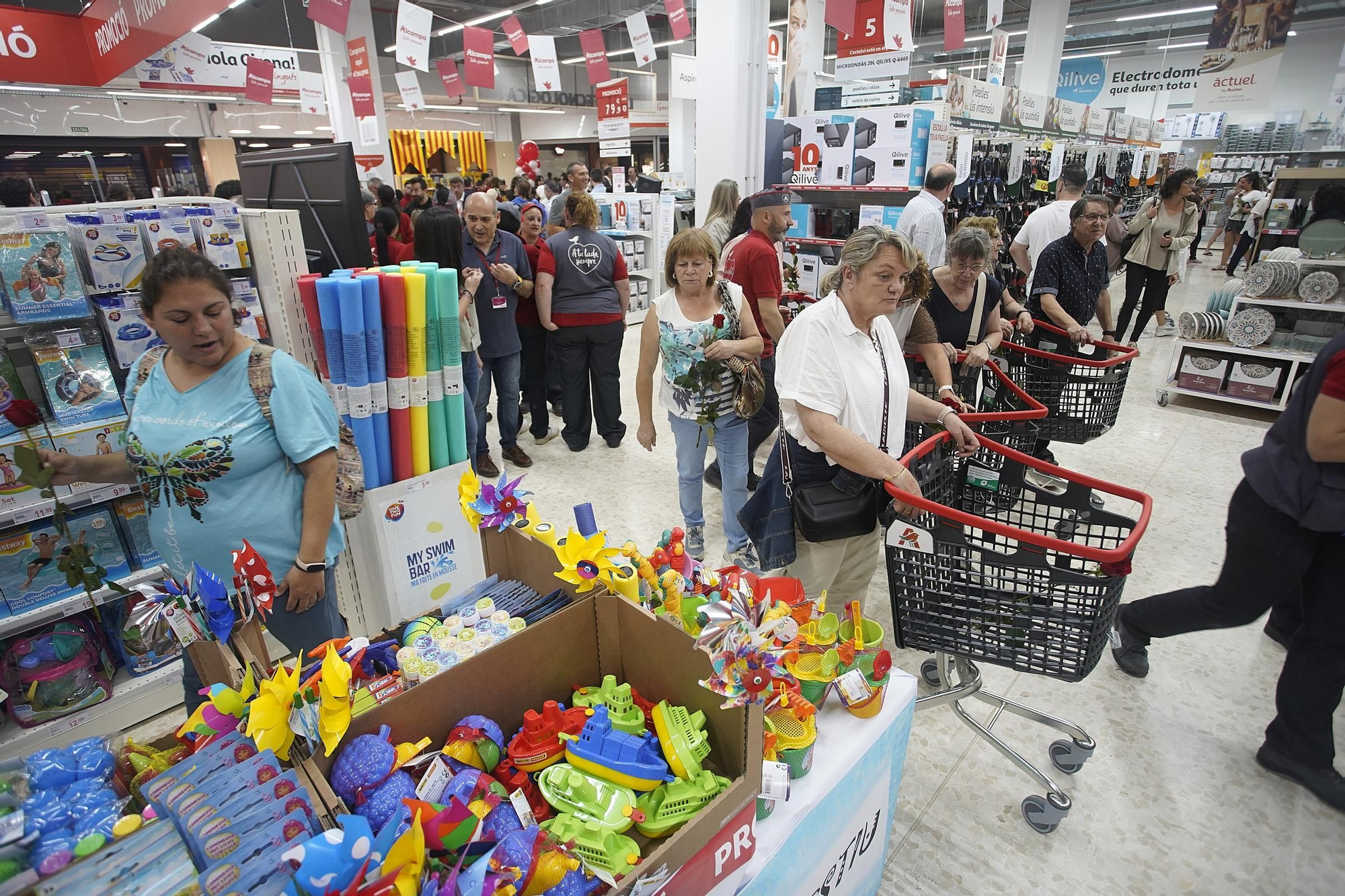 Les imatges de la inauguració del nou supermercat Alcampo de l'Espai Gironès