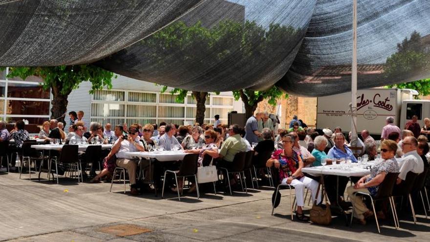 El Poble Nou ret homenatge als seus avis, diumenge