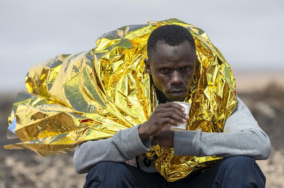 Una neumática con unos 50 migrantes llega a la costa de Teguise (Lanzarote) Una neumática con unos 50 migrantes llega a la costa de Teguise (Lanzarote)