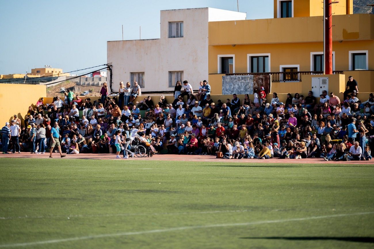 Miles de personas llenan de ilusión el Estadio de Barrial en la llegada de los Reyes Magos