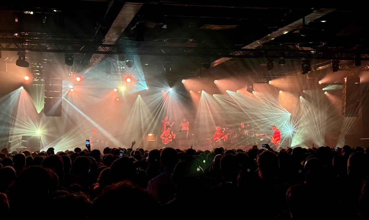 Biffy Clyro desata una noche de puro rock en el Auditorio Roig Arena.