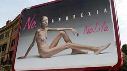 Polémica campaña publicitaria contra la anorexia de una marca de moda - El  Periódico de Aragón