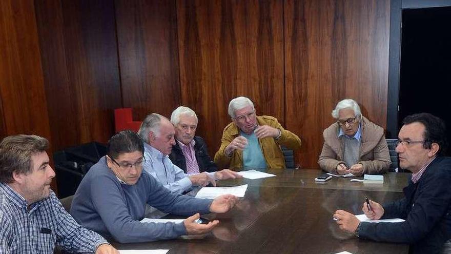 González Carballo, en una reunión con Castelao y Teucro. // R. Vázquez