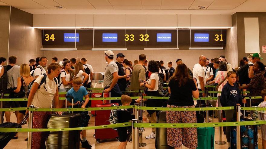 Compromís exige al Gobierno que no amplíe la capacidad del aeropuerto de Manises