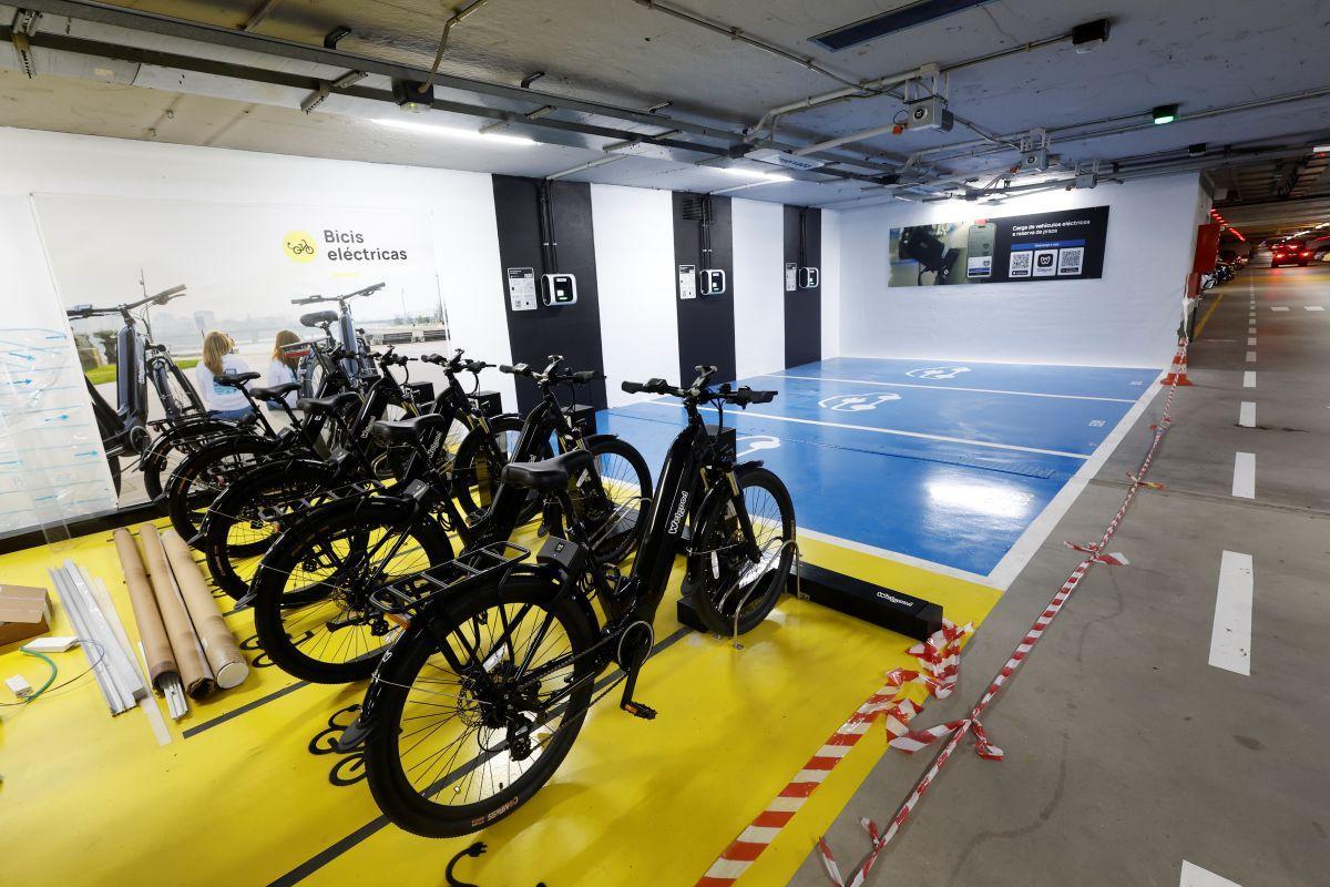 El parking de Policarpo Sanz para bicis eléctricas.
