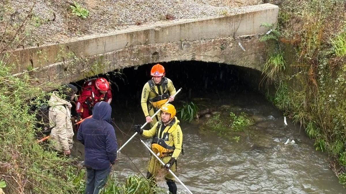 VÍDEO: Se reanuda la búsqueda de María Teresa Pérez, la mujer que el pasado viernes cayó al río en San Martín del Rey Aurelio