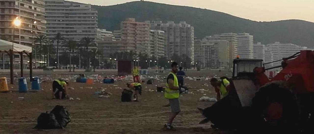 Cullera retira 3,6 toneladas de basura tras la Nit de Sant Joan