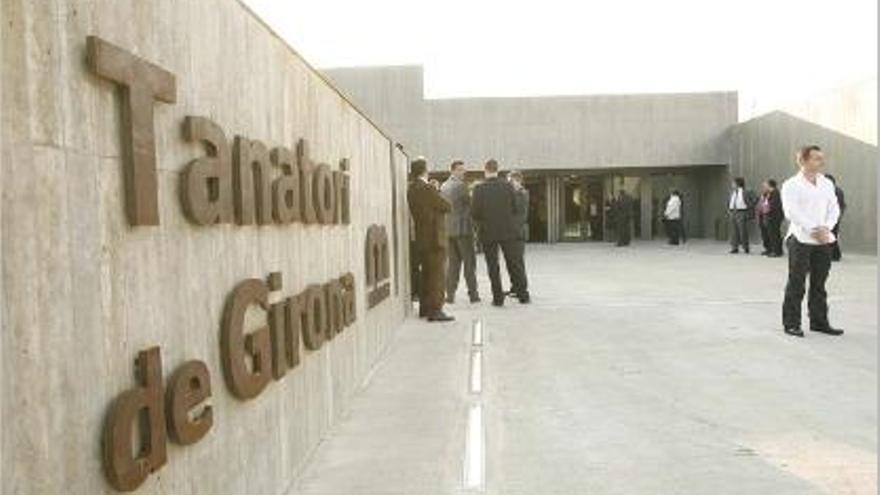 Imatge d&#039;arxiu de l&#039;entrada del nou tanatori de Girona.