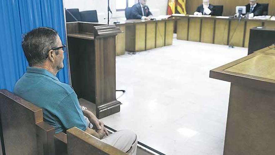 El hombre condenado por abusos, ayer durante el juicio celebrado en la Audiencia Provincial.