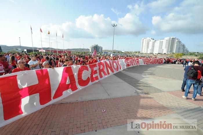 Tensión en la puerta de Nueva Condomina