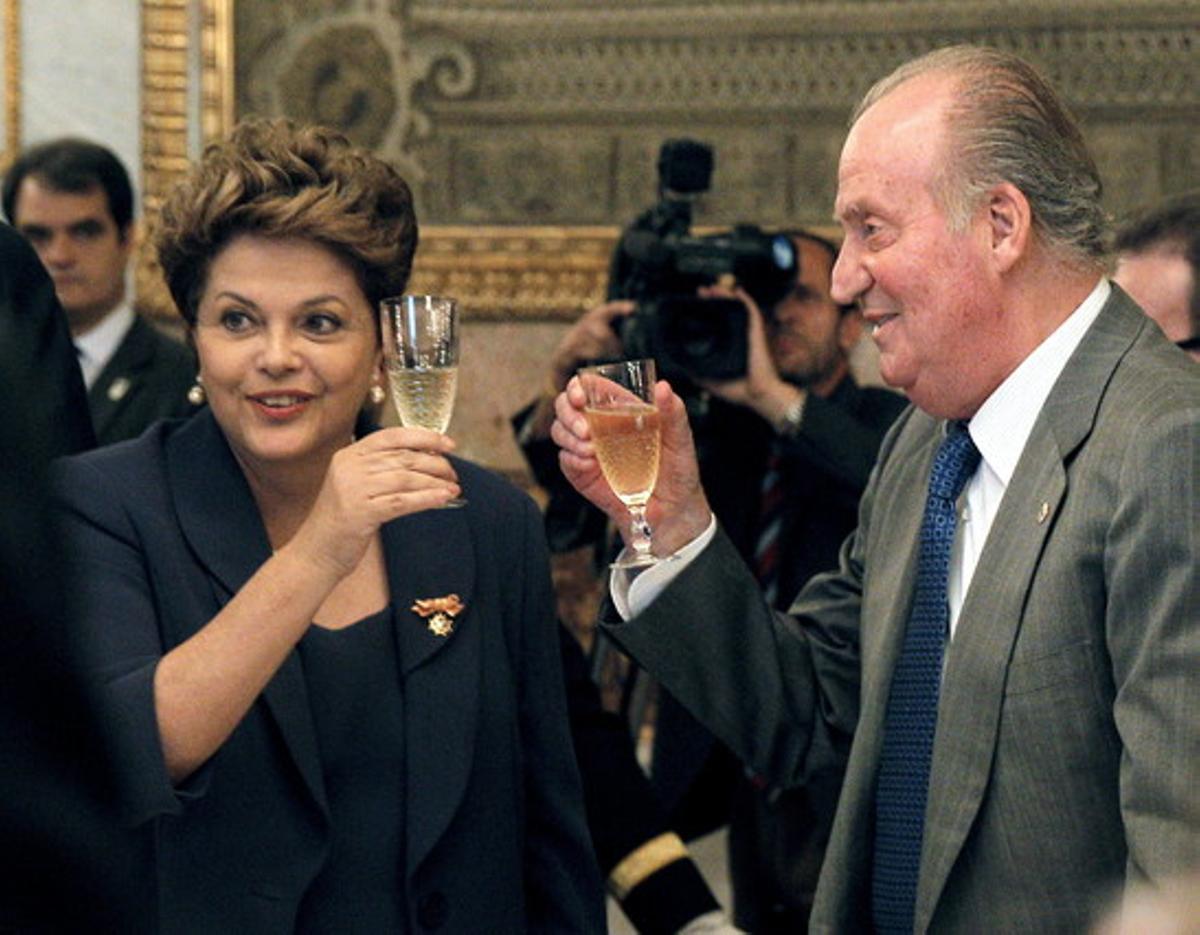 Dinar de gala ofert pel Rei a la presidenta del Brasil, Dilma Rousseff, al Palau Reial de Madrid, ahir. Dinar de gala ofert pel Rei a la presidenta del Brasil, Dilma Rousseff, al Palau Reial de Madrid, ahir.