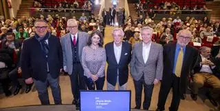 ¿Hacia dónde va España en 2025?: esto opinan Iñaki Gabilondo, Jorge Dezcallar y Juan José López Burniol
