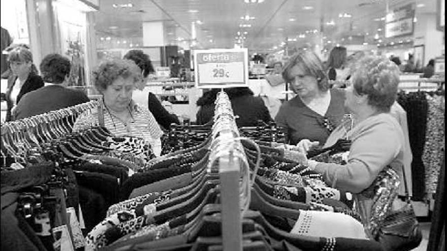 La sección de moda de mujer de El Corte Inglés fue una de las más visitadas el primer día de rebajas