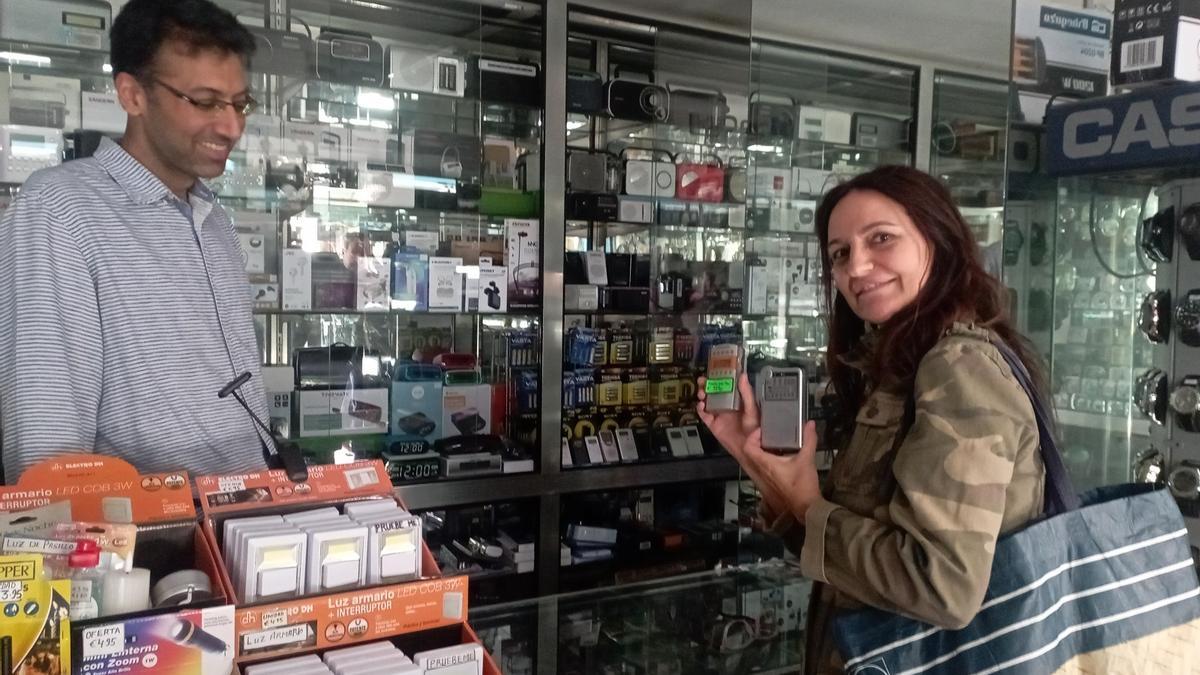 La radio a pilas, fue la estrella ayer en Málaga.