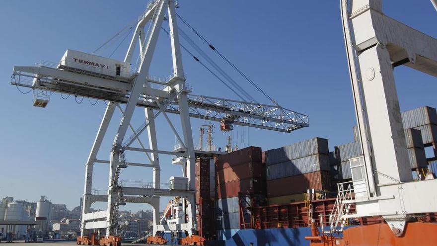 Vista de contenedores en la terminal de Guixar. // R. Grobas