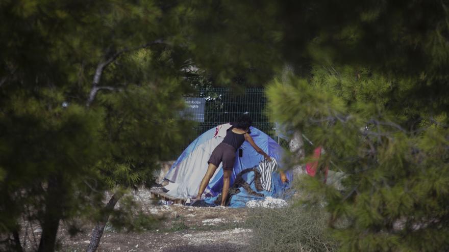 La ordenanza de la mendicidad desplaza a los sintecho de Alicante al Tossal