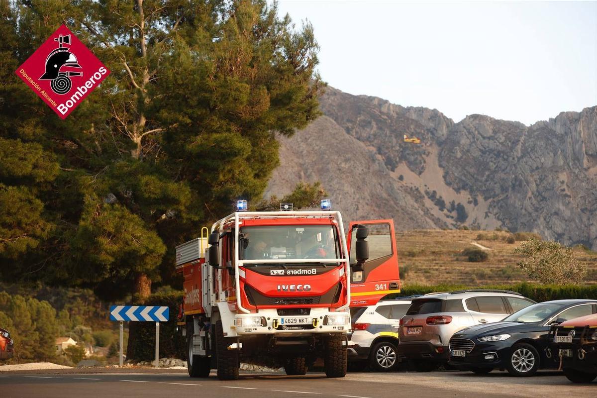 Las imágenes del incendio forestal declarado en Tàrbena
