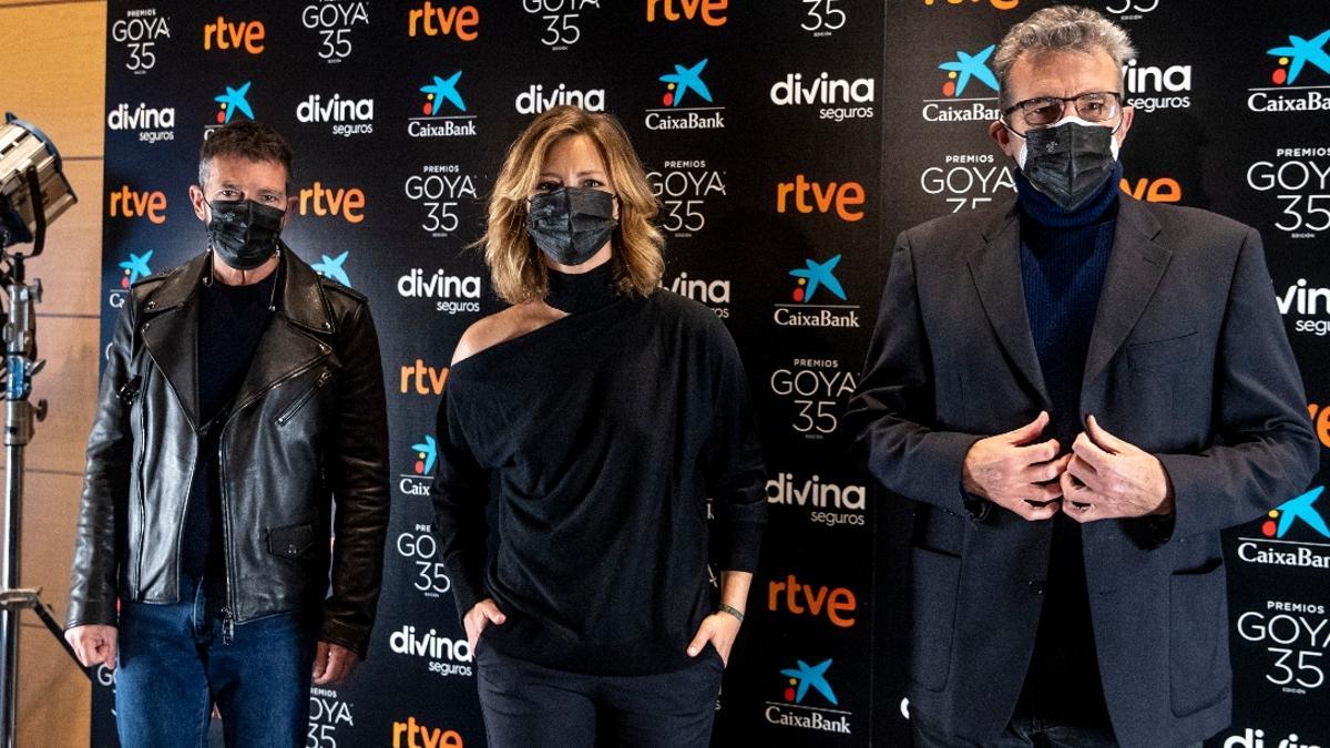 Antonio Banderas, María Casado y Mariano Barroso en la presentación de los Goya 2021