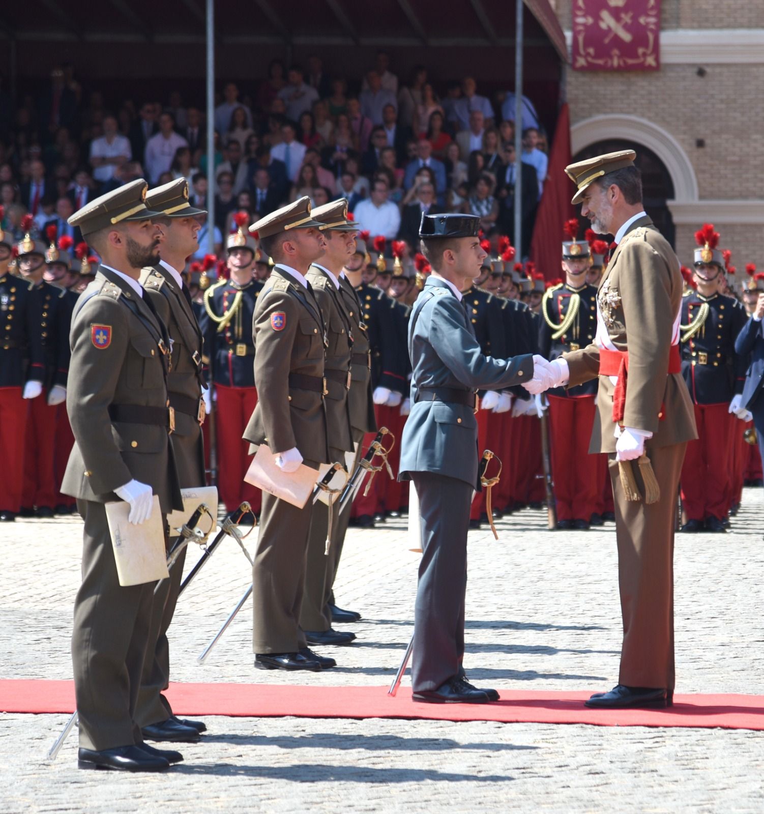 El paso de Juan Carlos y Felipe VI por la Academia General Militar de Zaragoza