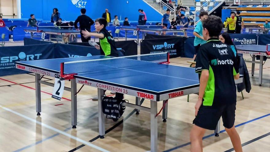 Ricard y Joel Ribelles, en la final individual del Campeonato Autonómico de Tenis de Mesa.
