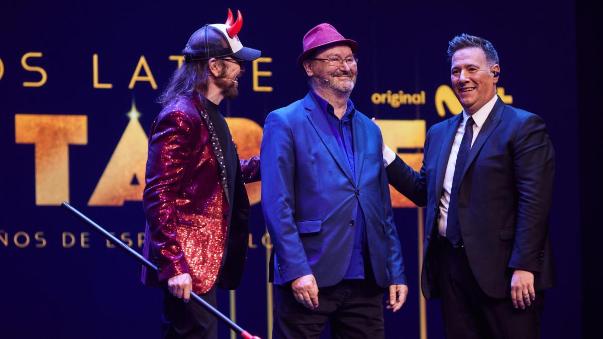 Carlos Latre, con Santiago Segura y Leonardo Dantés, en 'Inimitable'