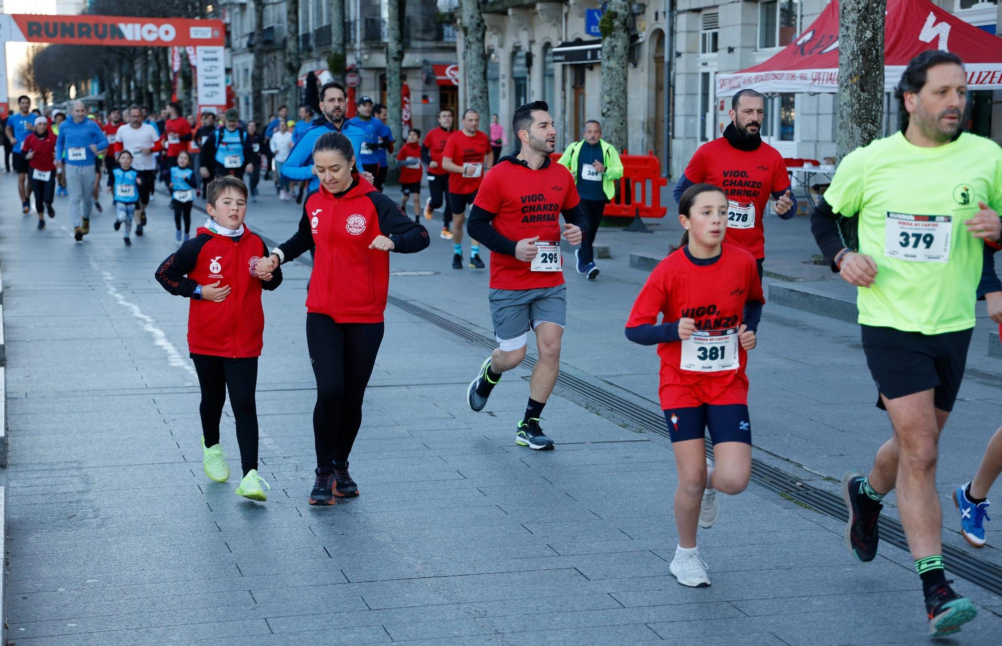 Pisadas de altura en Vigo: cientos de corredores suben O Castro