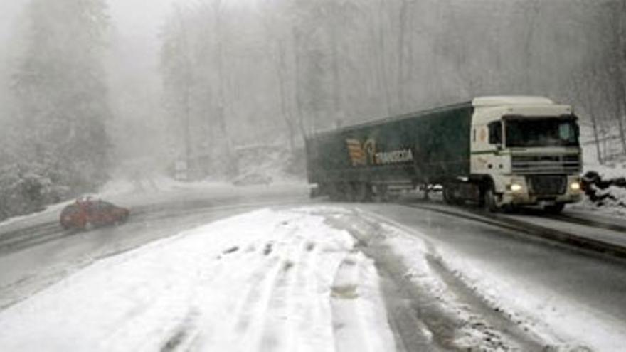 Quince comunidades autónomas en alerta por temporal de nieve y viento